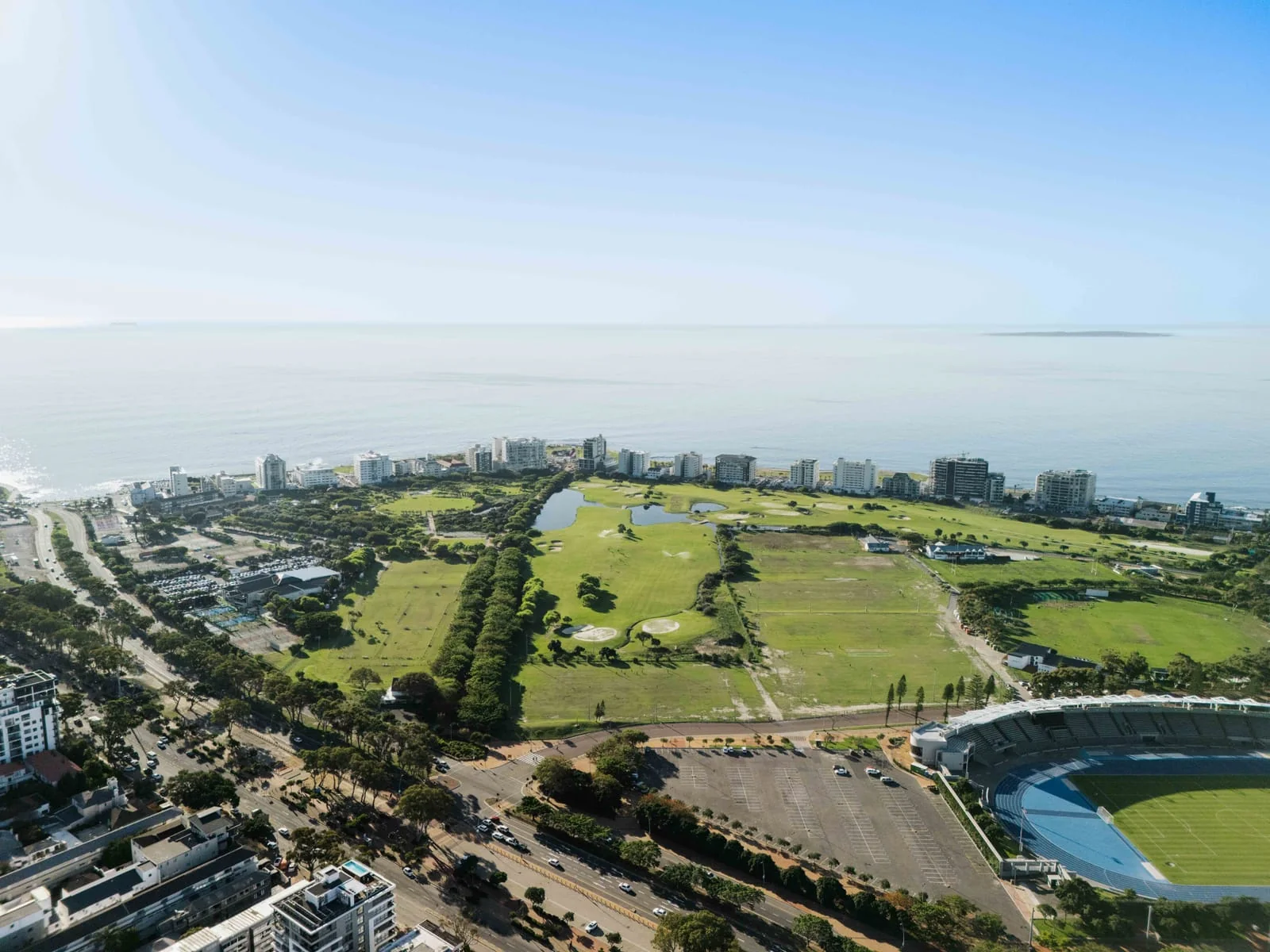 The course from high above, between the sea and an athletics track